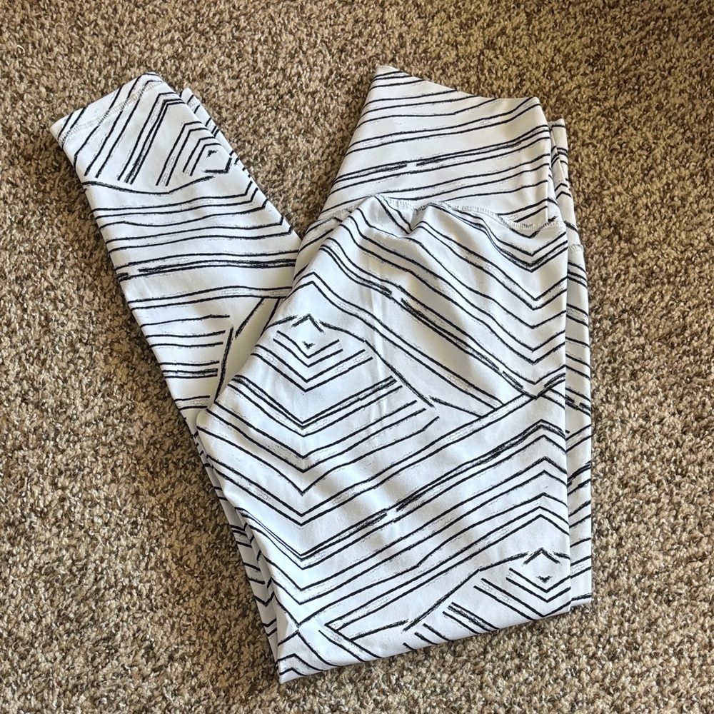 BuffBunny Black and White Patterned Leggings